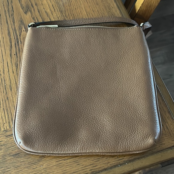 Michael Kors small pebbled leather messenger bag. Like new - Picture 5 of 10